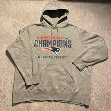 Load image into Gallery viewer, New England Patriots Nike Super Bowl XLIX Champions Sweatshirt Size XXL
